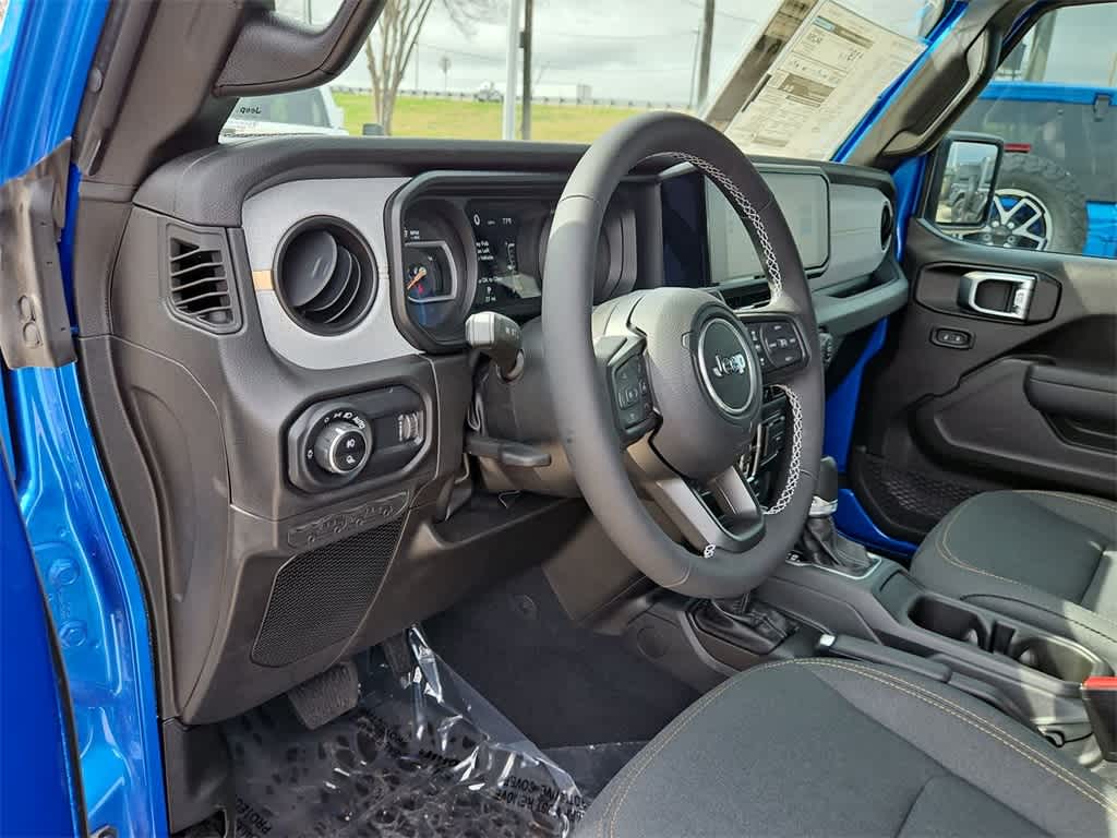 Thumbnail: 2025 Jeep Gladiator - 16