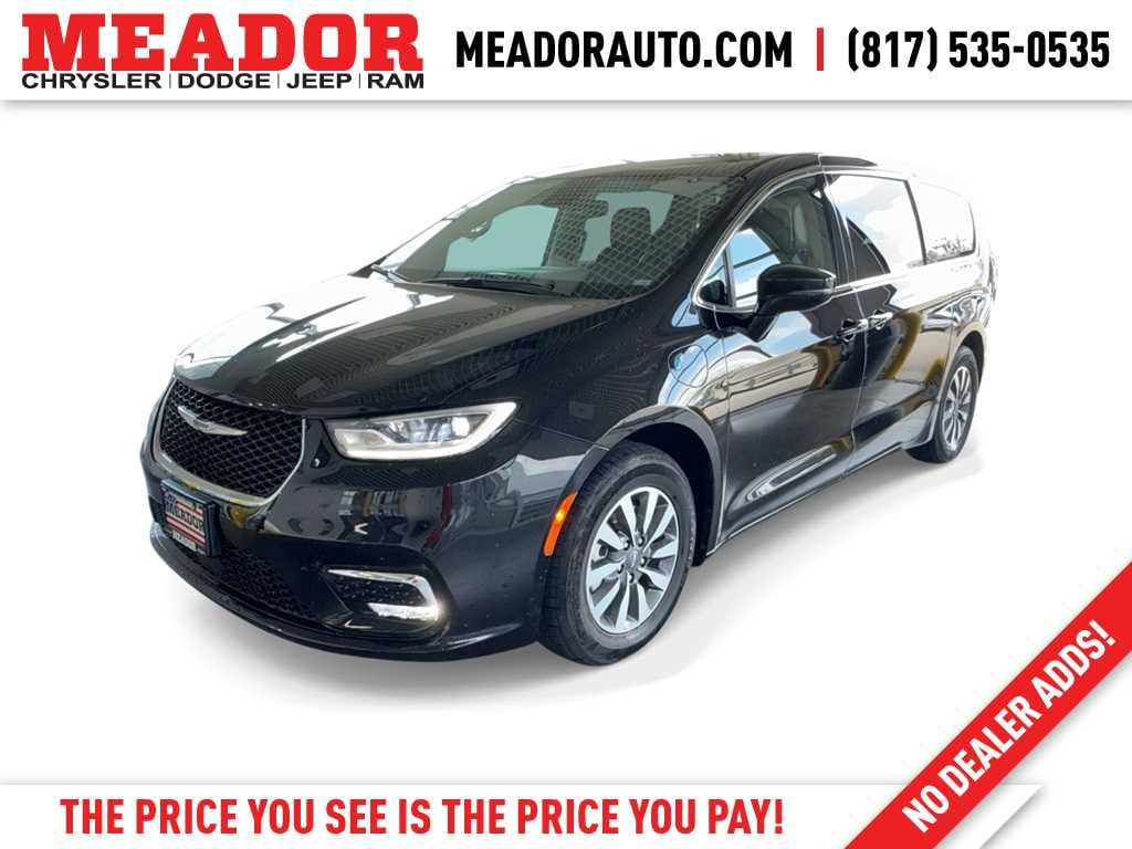 Used 2024 Chrysler Pacifica Plug-In Hybrid Select Van Passenger Van
