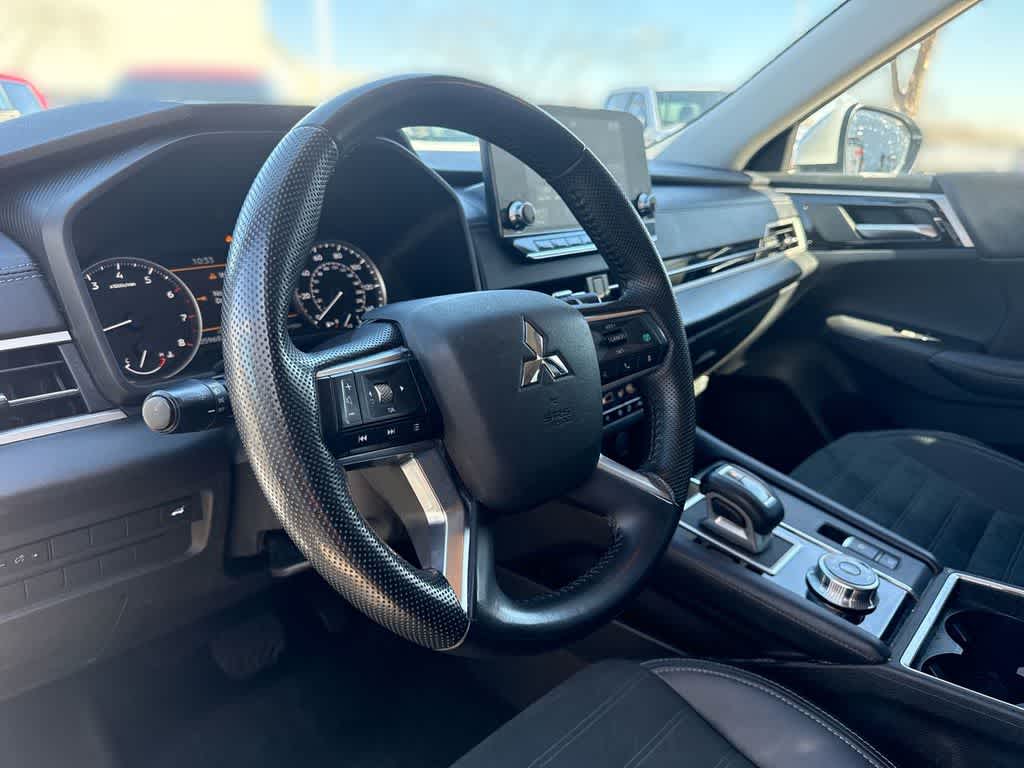 Thumbnail: 2024 Mitsubishi Outlander - 2