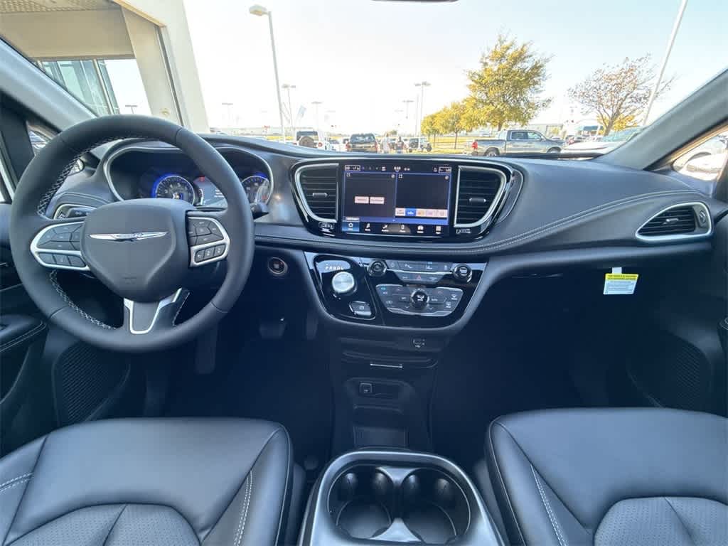 Thumbnail: 2026 Chrysler Pacifica - 17