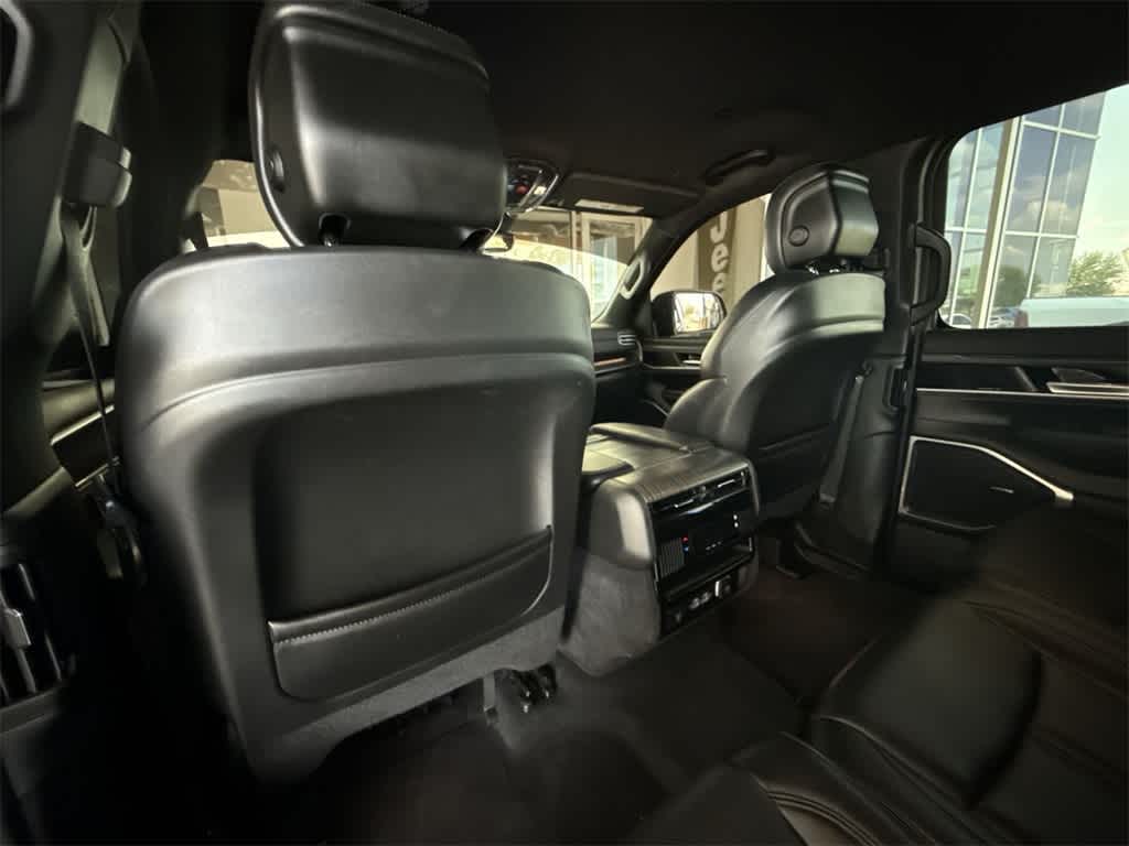 Thumbnail: 2023 Jeep Wagoneer - 10