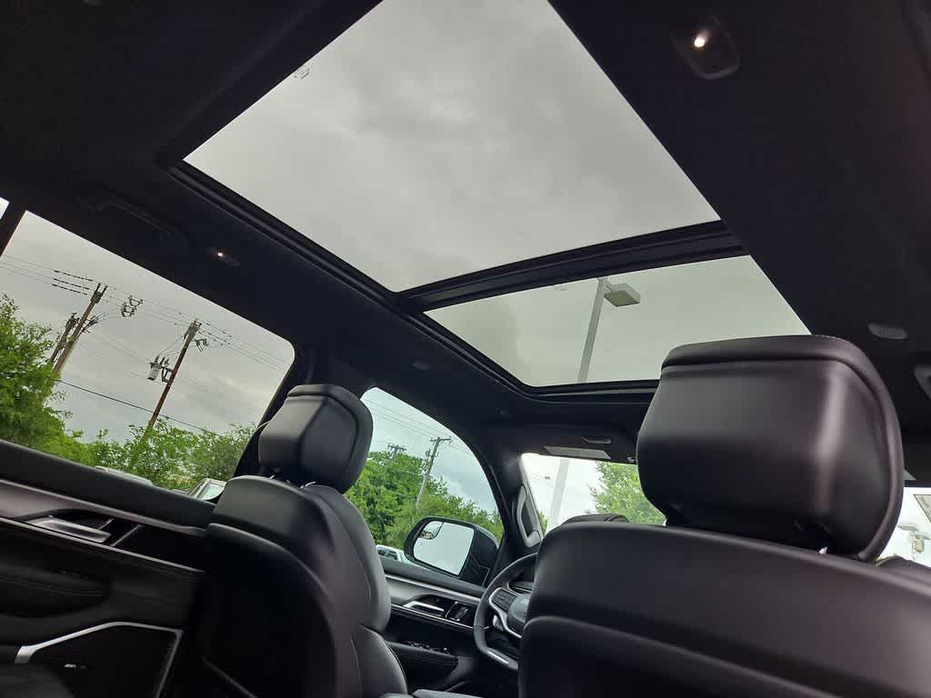 Thumbnail: 2026 Jeep Grand Wagoneer - 23