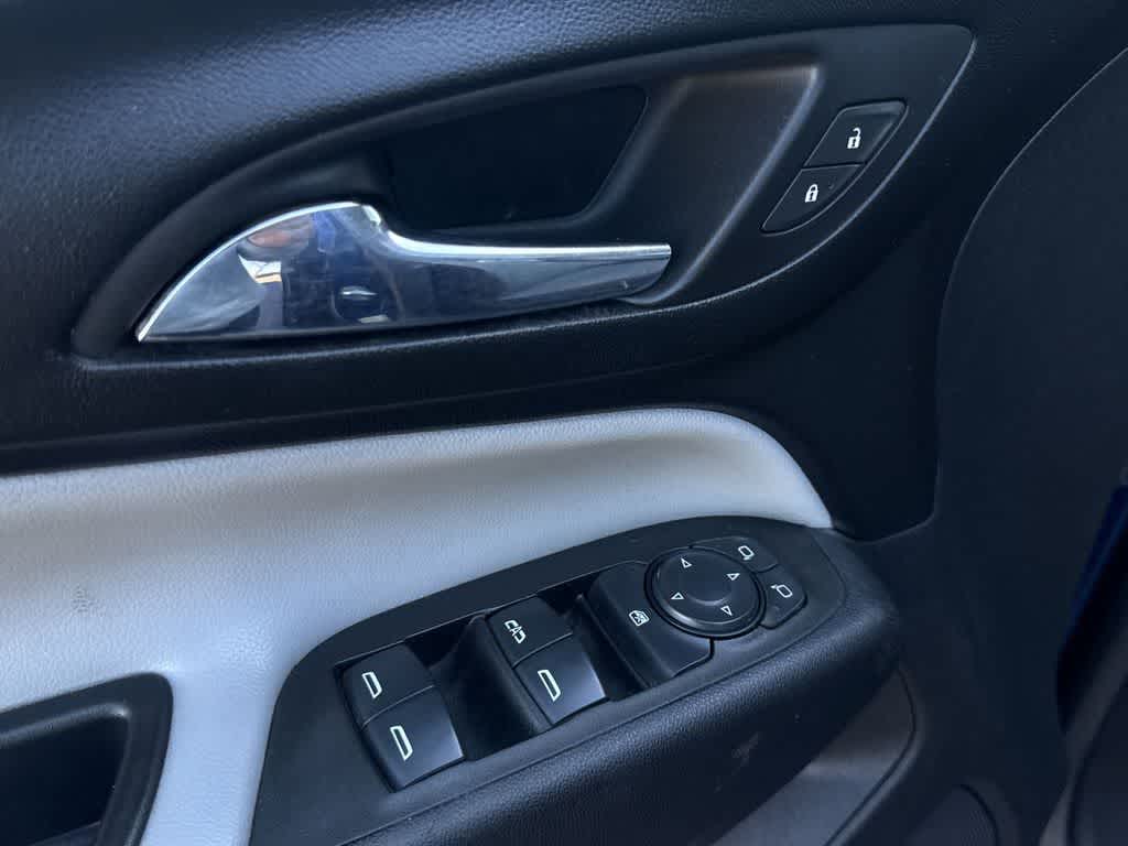 Thumbnail: 2022 Chevrolet Equinox - 25