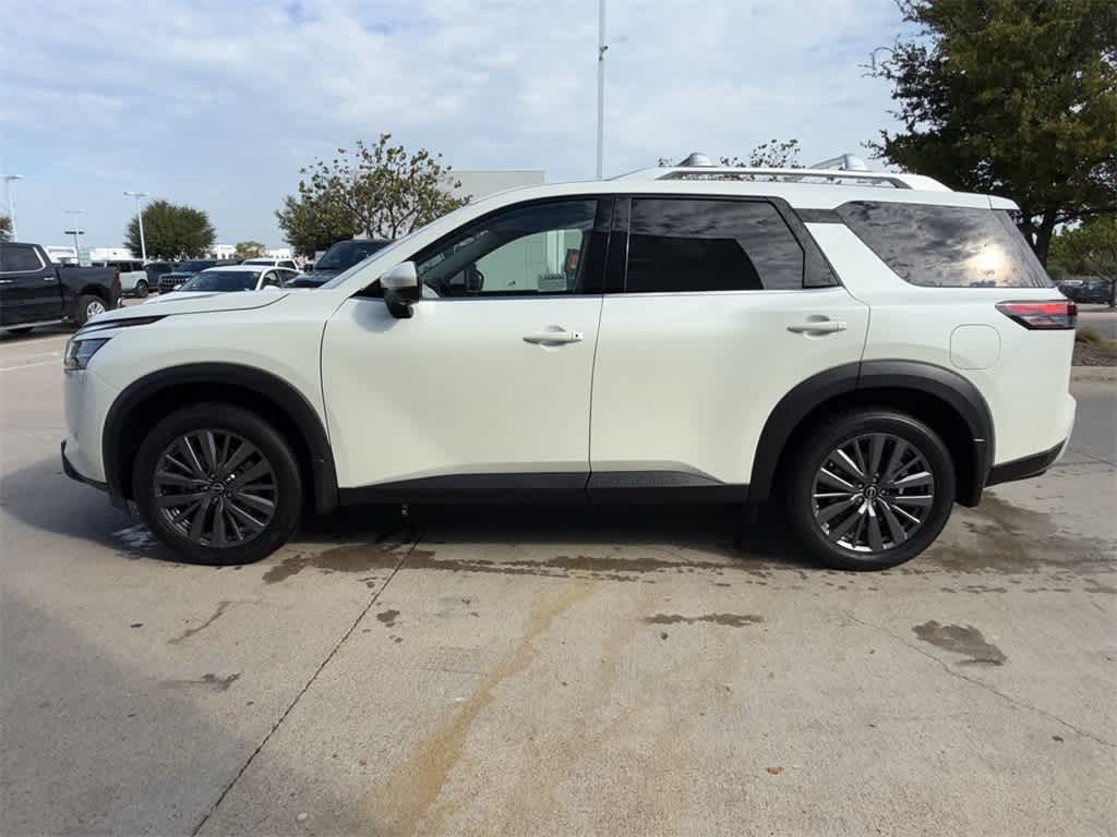 2023 Nissan Pathfinder SL photo 2