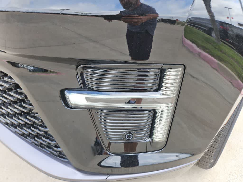 Thumbnail: 2026 Jeep Grand Wagoneer - 10