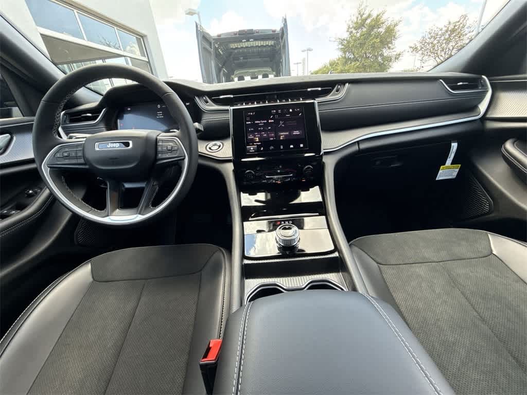 Thumbnail: 2025 Jeep Grand Cherokee L - 15