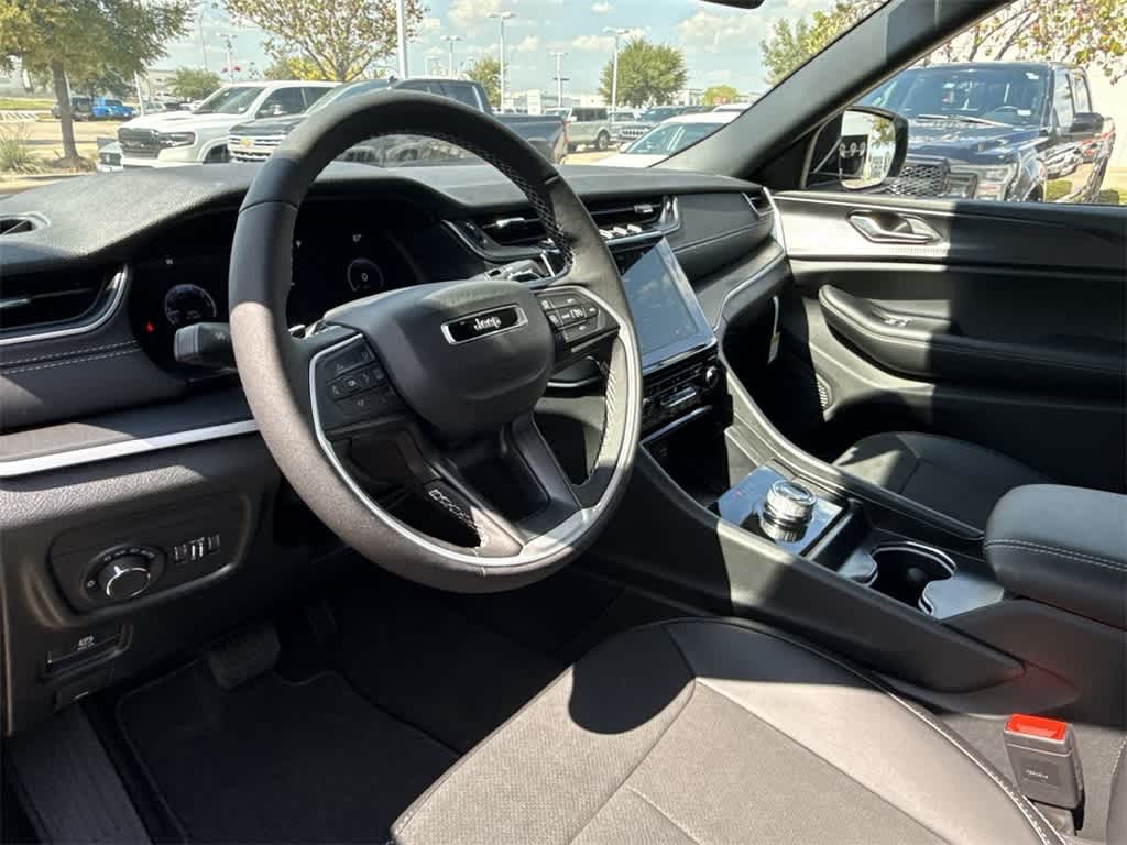 2025 Jeep Grand Cherokee Altitude X photo 2