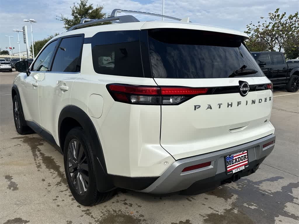 2023 Nissan Pathfinder SL photo 3