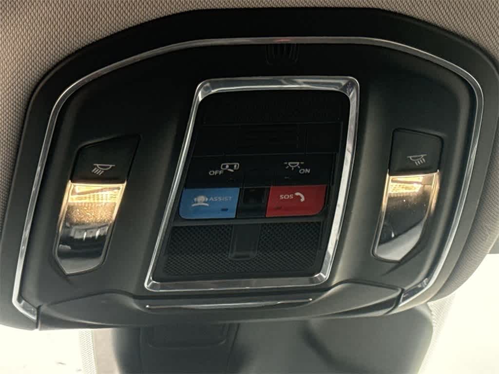 Thumbnail: 2023 Jeep Grand Cherokee L - 21