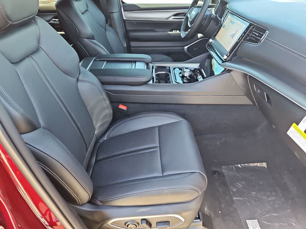 Thumbnail: 2026 Jeep Grand Wagoneer - 21