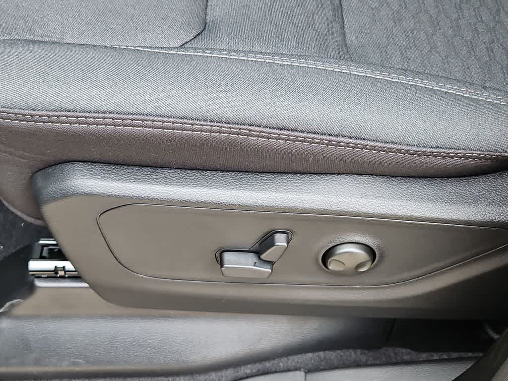 Thumbnail: 2026 RAM 1500 - 18