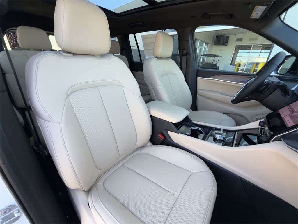 Thumbnail: 2025 Jeep Grand Cherokee L - 14