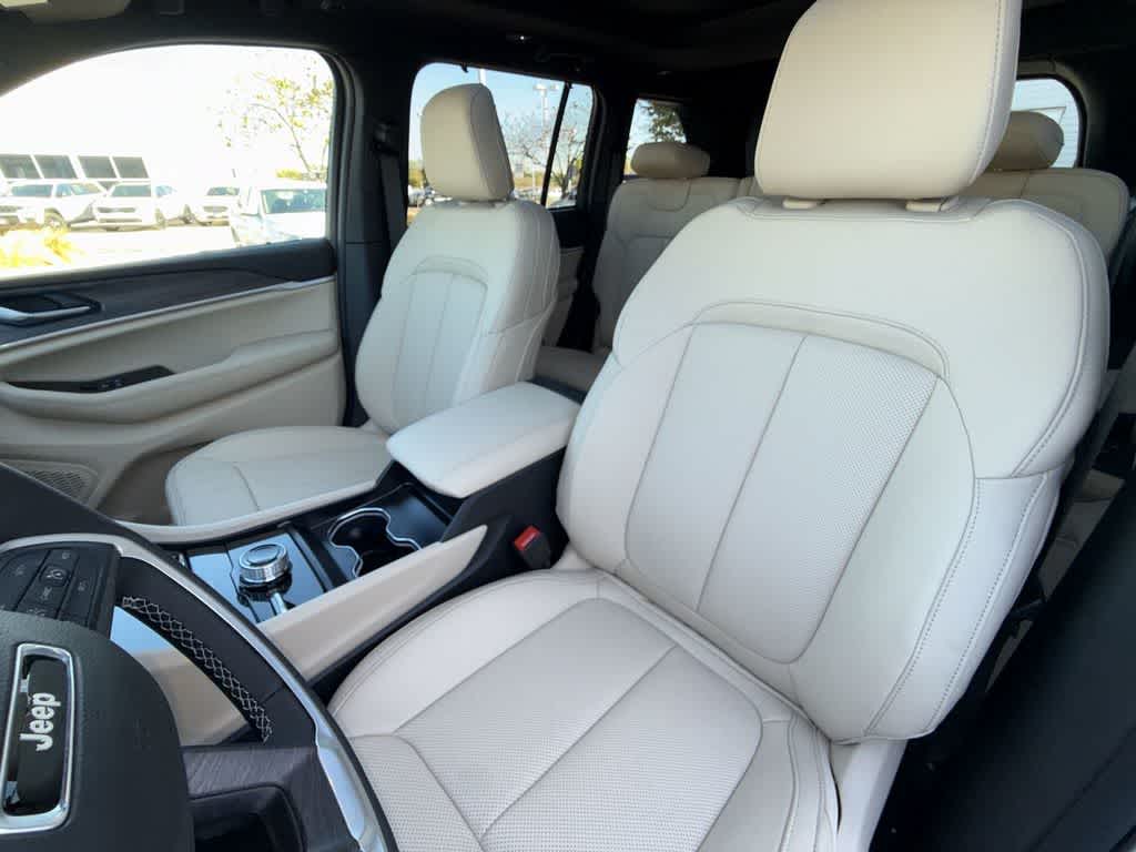 Thumbnail: 2025 Jeep Grand Cherokee - 10