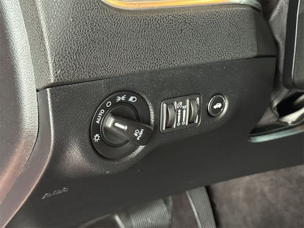 Thumbnail: 2018 Dodge Charger - 25