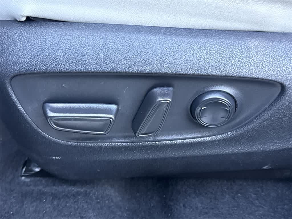 Thumbnail: 2021 Toyota RAV4 - 26