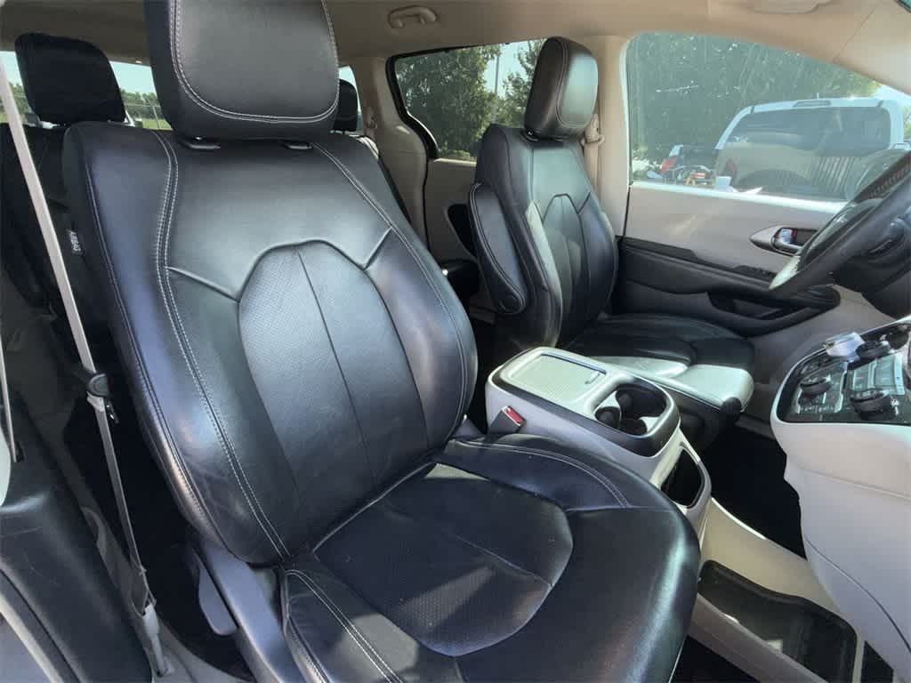 Thumbnail: 2022 Chrysler Pacifica - 13