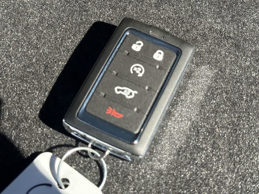 Thumbnail: 2026 Jeep Grand Wagoneer - 26