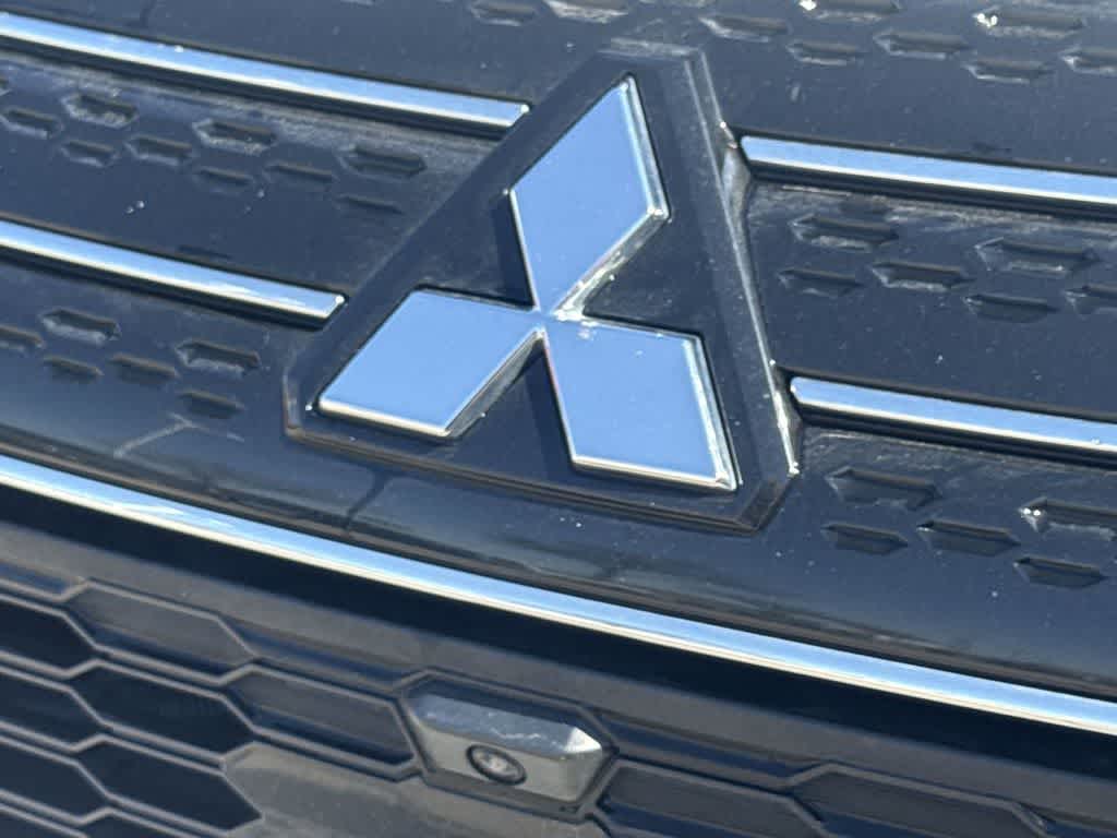 Thumbnail: 2024 Mitsubishi Outlander - 10