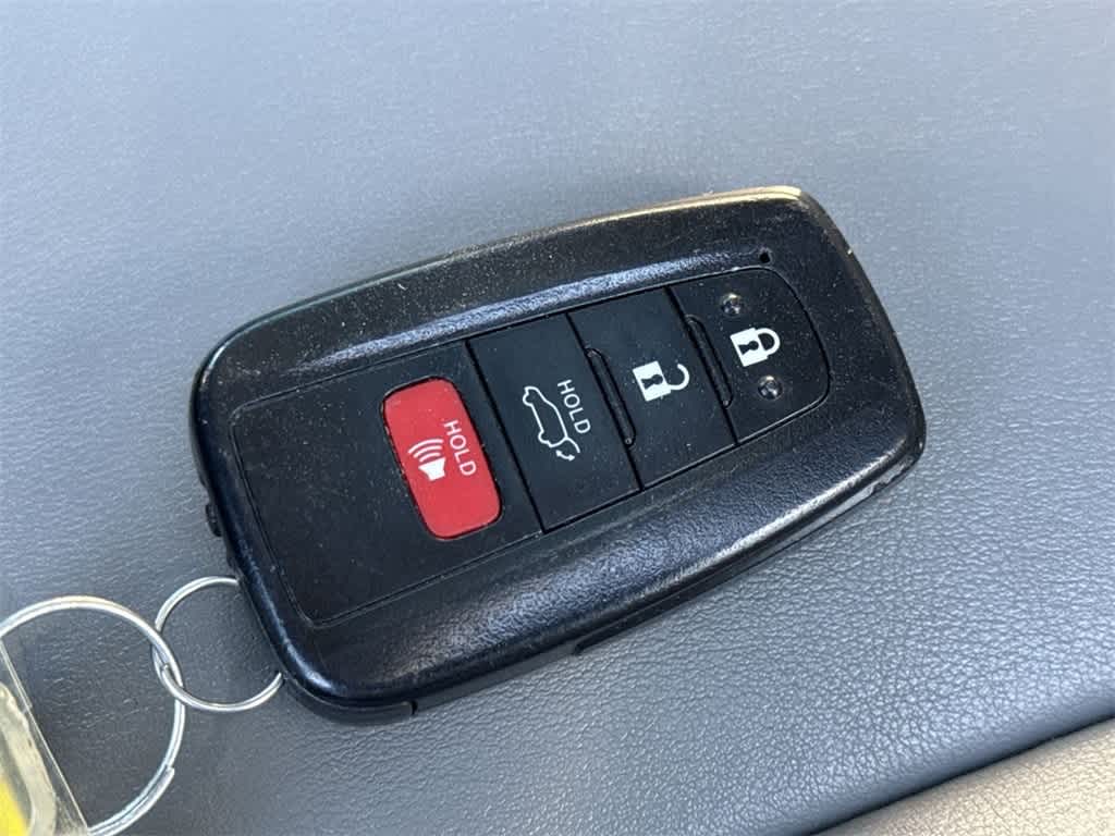 Thumbnail: 2021 Toyota RAV4 - 23