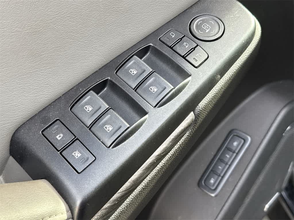 Thumbnail: 2018 Chevrolet Suburban - 25