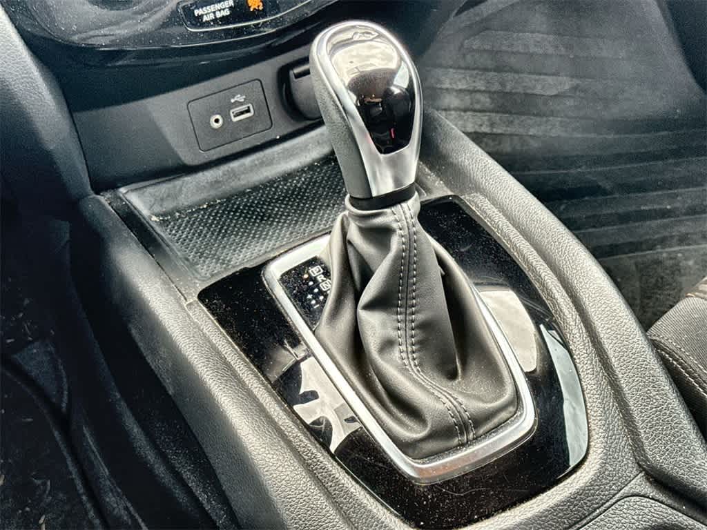 2018 Nissan Rogue SV 17