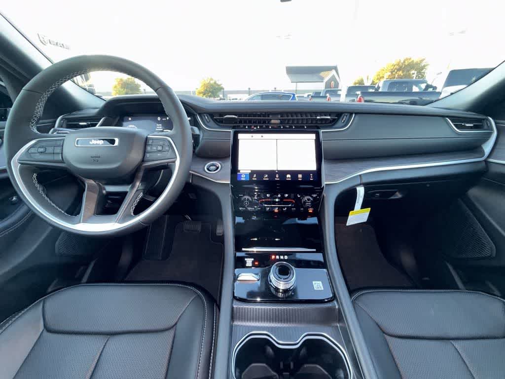 Thumbnail: 2025 Jeep Grand Cherokee - 14