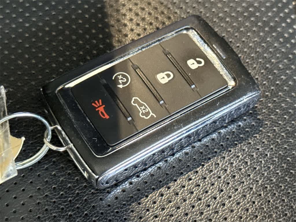 Thumbnail: 2023 Jeep Wagoneer - 25