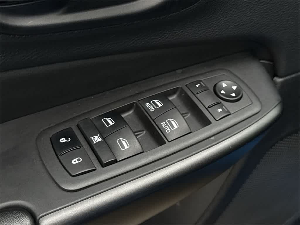 Thumbnail: 2022 Jeep Cherokee - 25