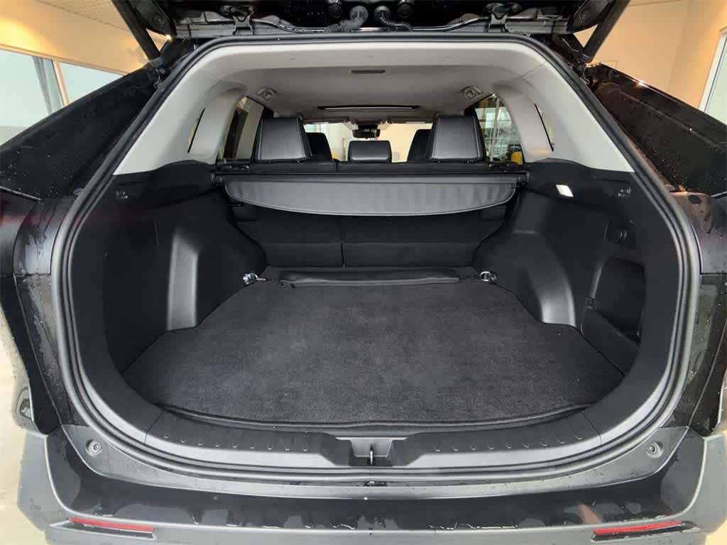 Thumbnail: 2023 Toyota RAV4 - 21