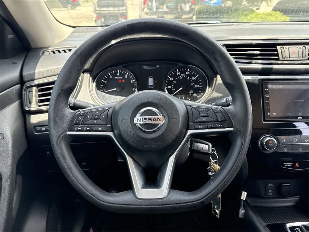 Thumbnail: 2017 Nissan Rogue - 16