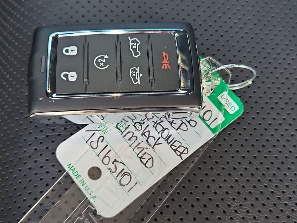 Thumbnail: 2026 Jeep Grand Wagoneer - 38