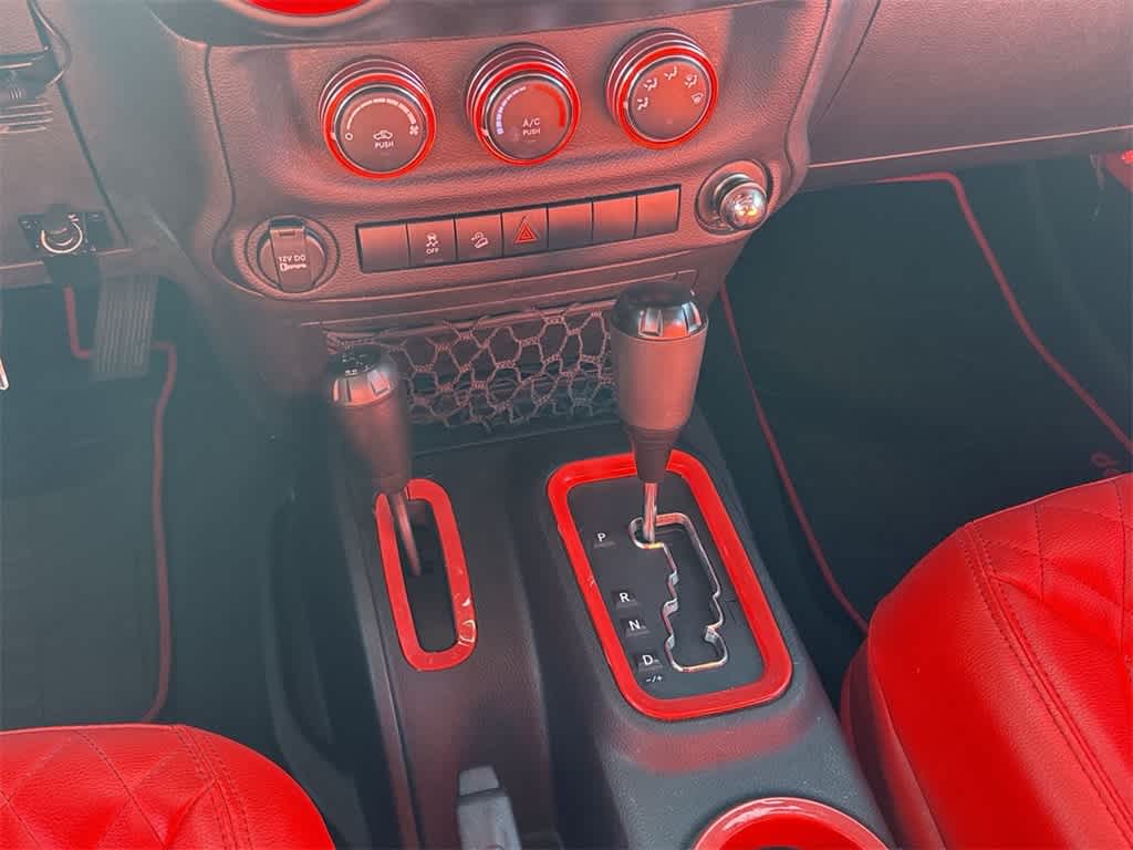 Thumbnail: 2015 Jeep Wrangler - 17