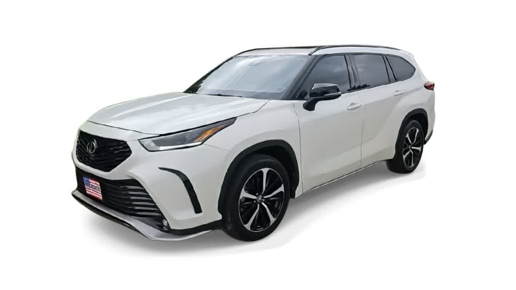 Thumbnail: 2021 Toyota Highlander - 4