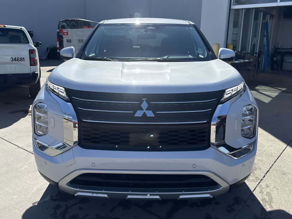 Thumbnail: 2024 Mitsubishi Outlander - 7