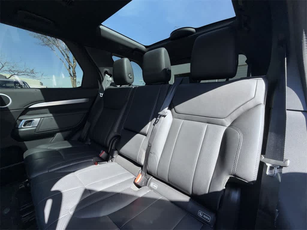 Thumbnail: 2020 Land Rover Discovery - 13