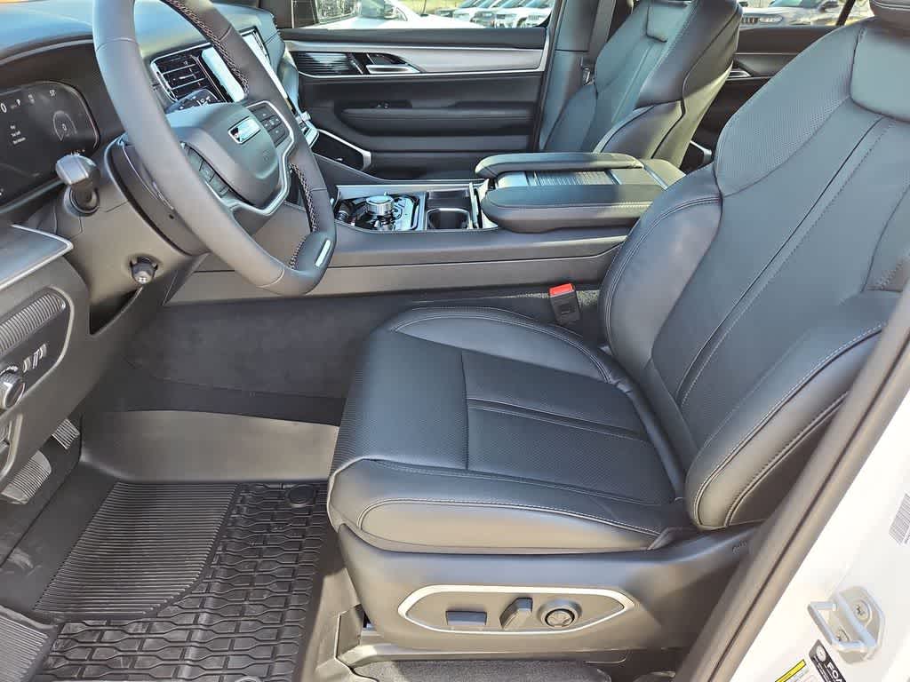 Thumbnail: 2026 Jeep Grand Wagoneer - 16