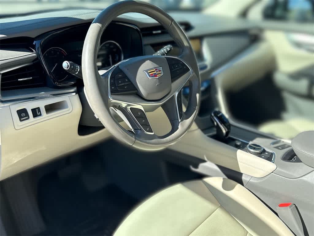 2021 Cadillac XT5 Premium Luxury photo 2