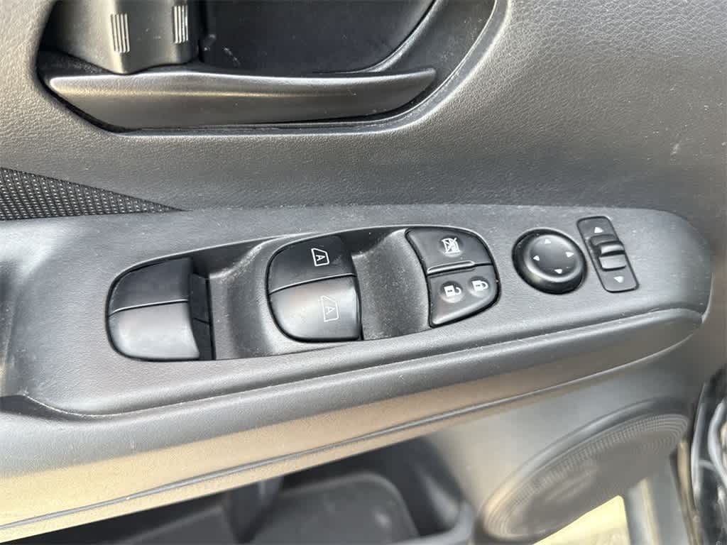 Thumbnail: 2021 Nissan Kicks - 22