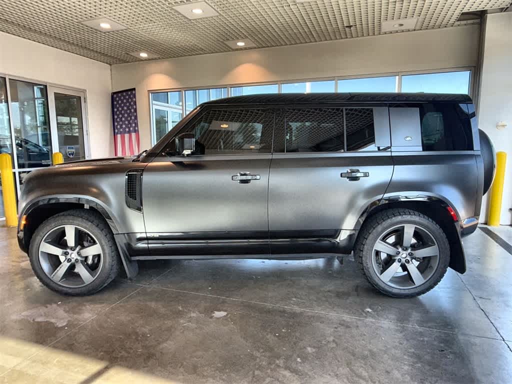 2024 Land Rover Defender 110 Carpathian Edition photo 3