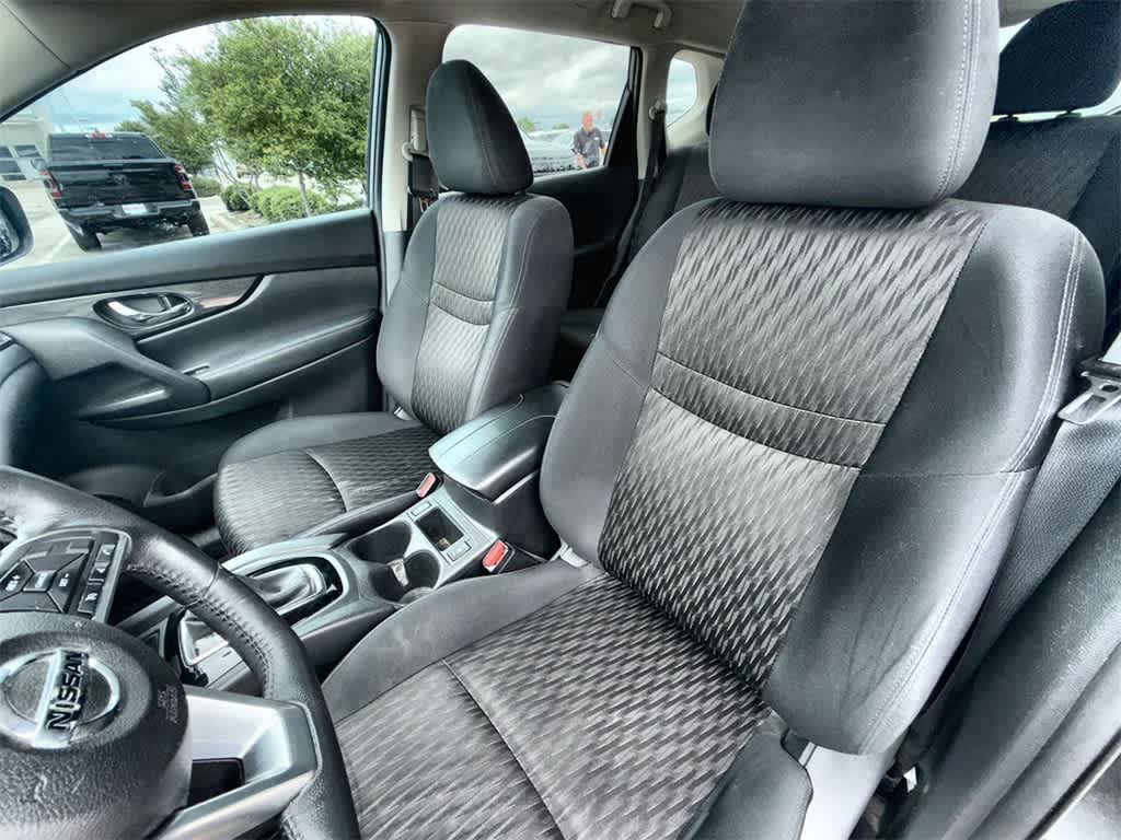 2018 Nissan Rogue SV 10