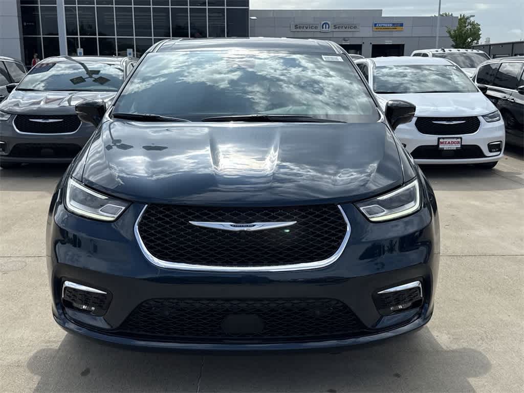 Thumbnail: 2025 Chrysler Pacifica - 6