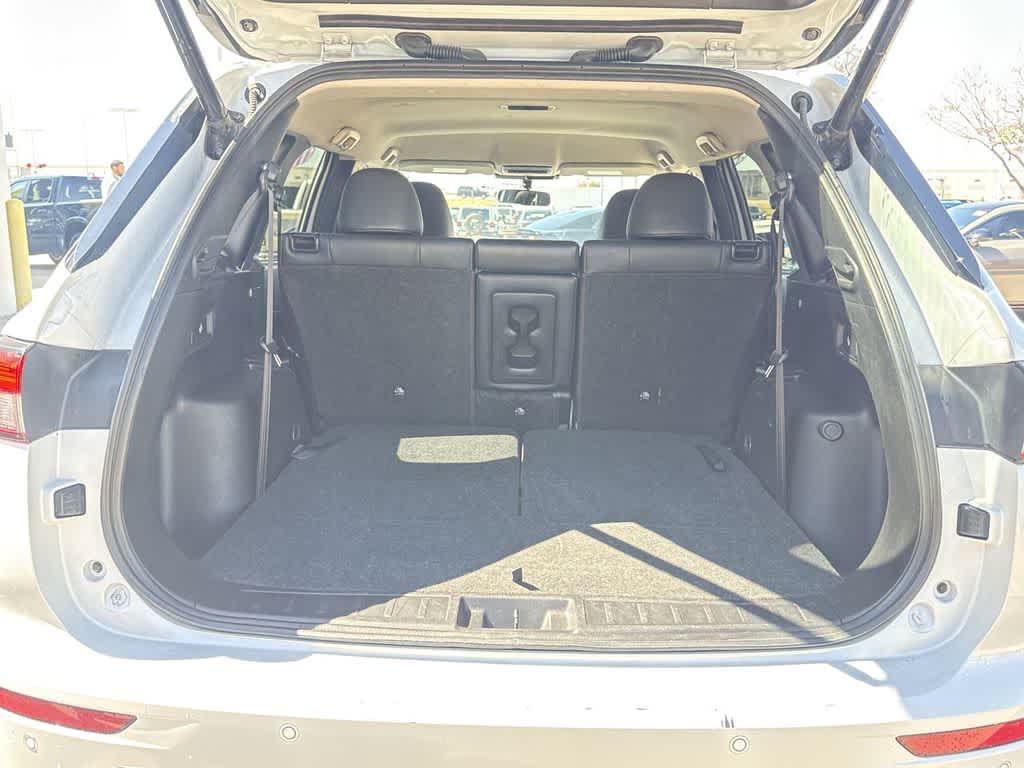 Thumbnail: 2024 Mitsubishi Outlander - 25