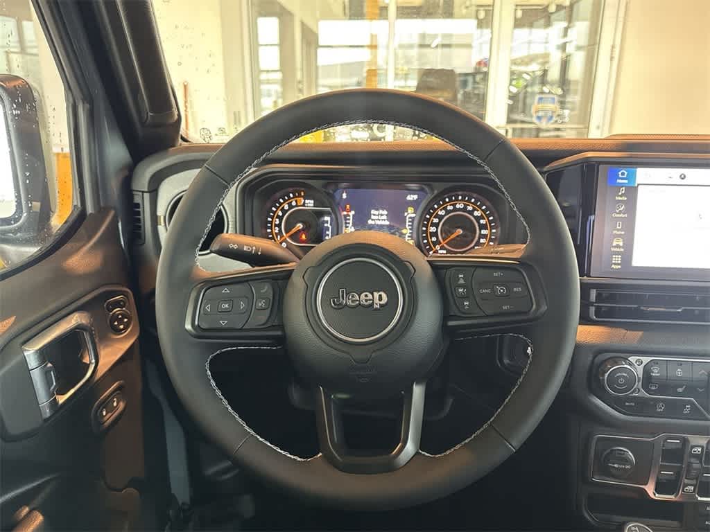 Thumbnail: 2025 Jeep Gladiator - 18