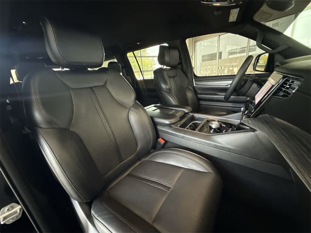 Thumbnail: 2023 Jeep Wagoneer - 13