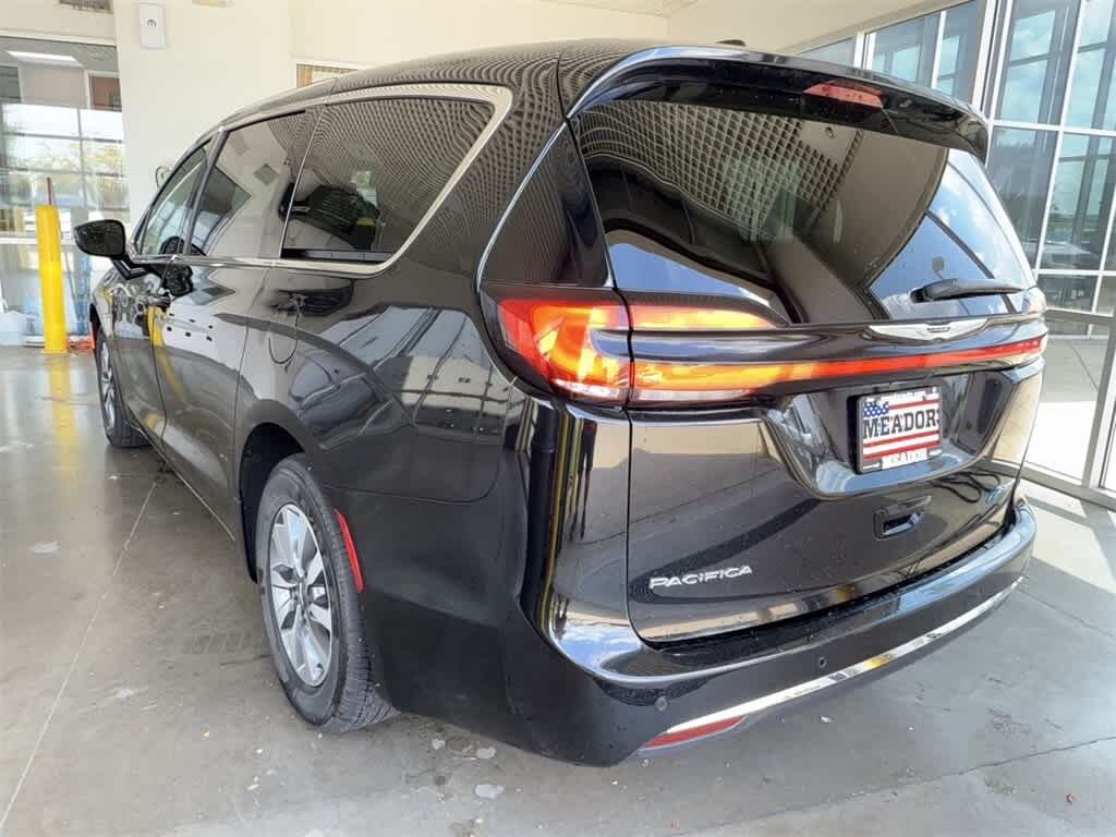 Used 2024 Chrysler Pacifica Plug-In Hybrid Select Van Passenger Van