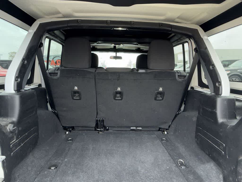 Thumbnail: 2019 Jeep Wrangler - 14