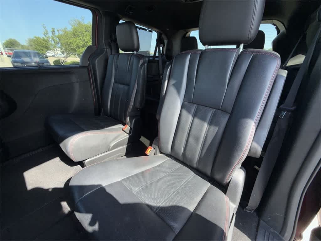 Thumbnail: 2017 Dodge Grand Caravan - 11