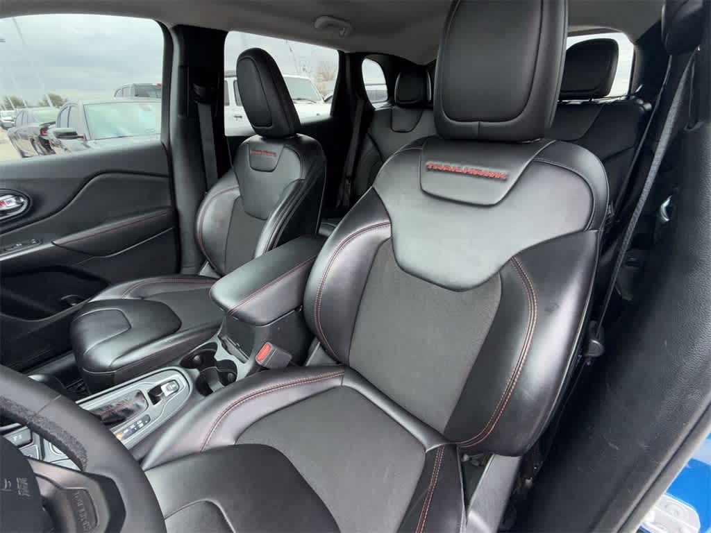 Thumbnail: 2022 Jeep Cherokee - 12