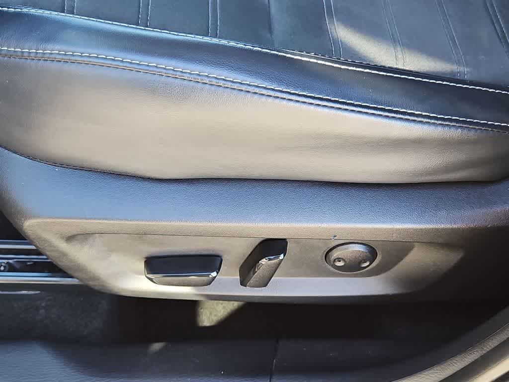 Thumbnail: 2024 Mitsubishi Outlander - 19