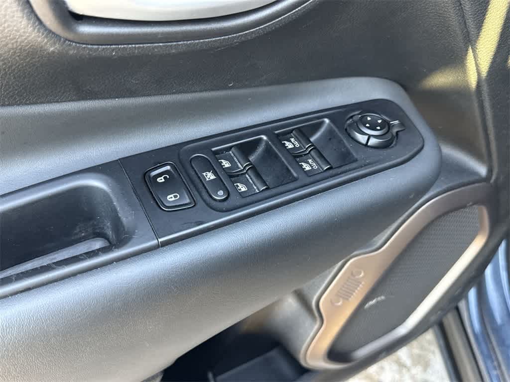 Thumbnail: 2023 Jeep Renegade - 24